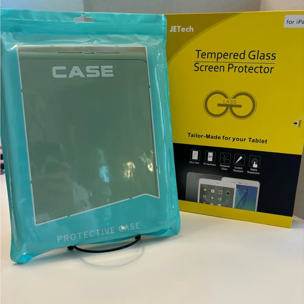 Tempered Glass Screen Protector and Protective Case - I PAD 10 NWT
